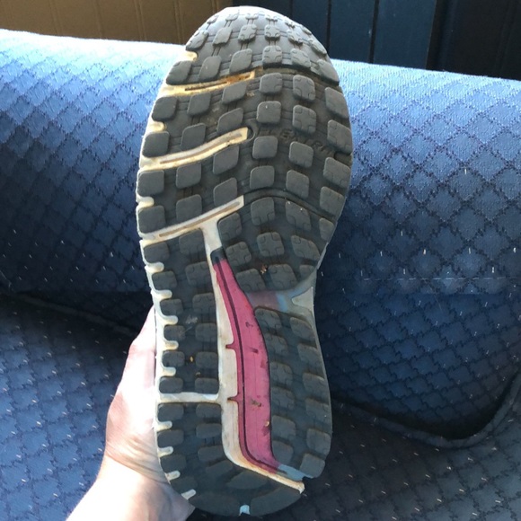 Brooks “Ariel 18” Shoe, Size 7.5 - Picture 12 of 12